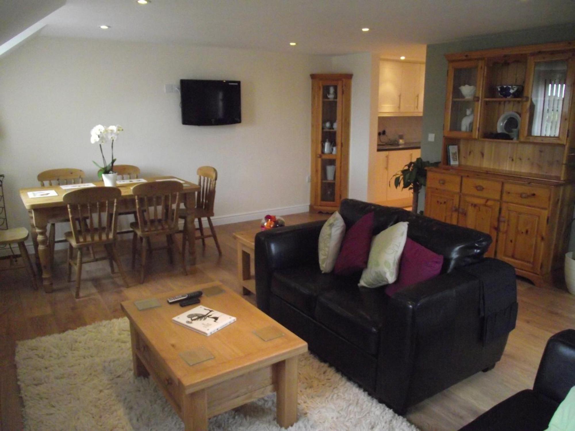 Llanishen Carpenters Cottages מראה חיצוני תמונה