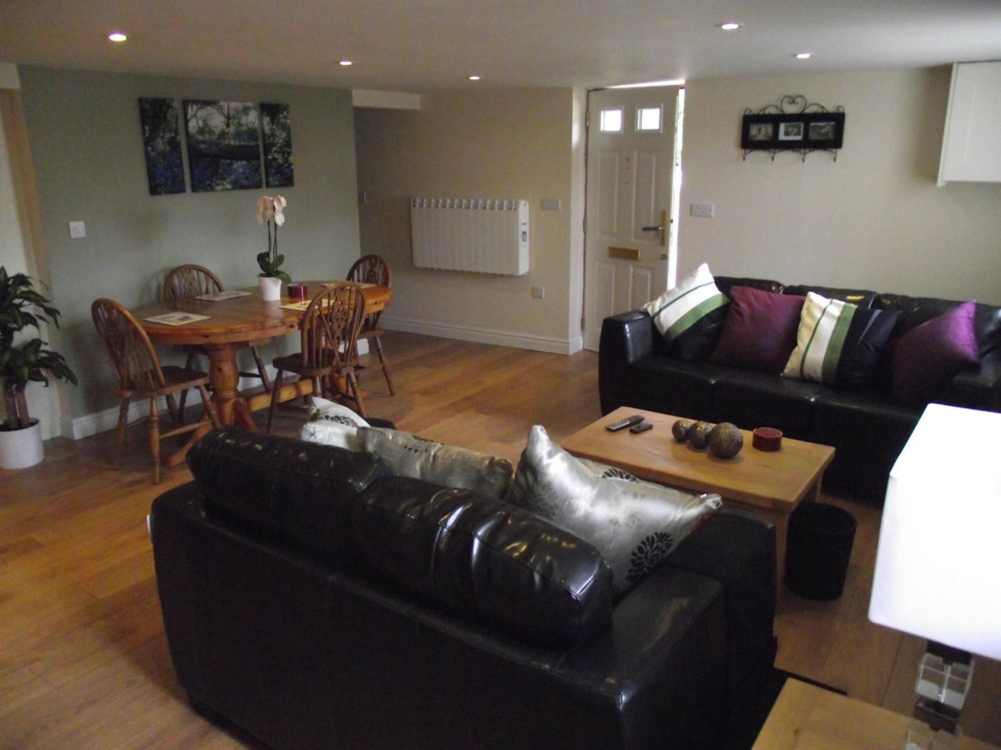 Llanishen Carpenters Cottages מראה חיצוני תמונה
