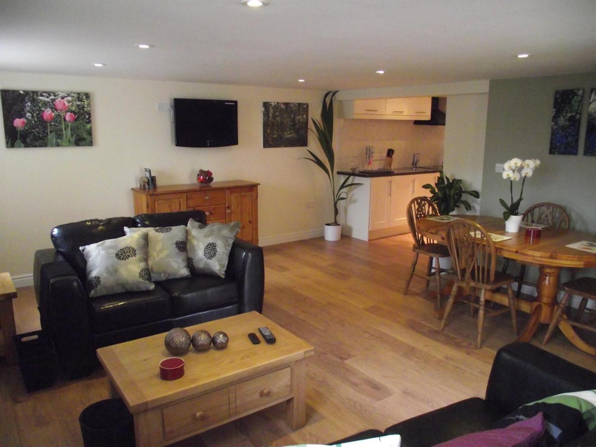 Llanishen Carpenters Cottages מראה חיצוני תמונה